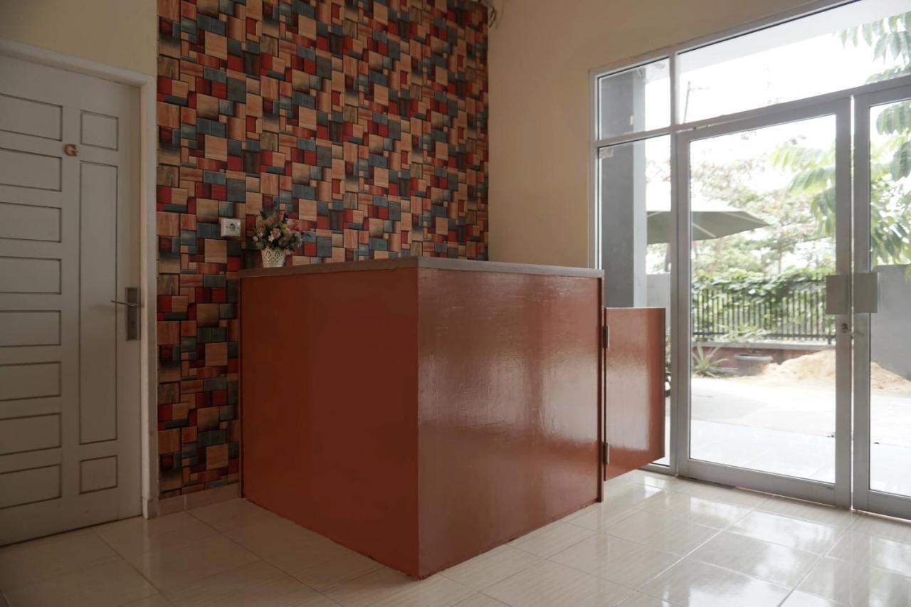 Oyo 1394 Rumaisa Homestay Syariah Pekanbaru Exterior foto